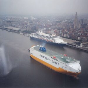 La crociera prende il cargo. Come  scoprire il mondo sulle navi merci