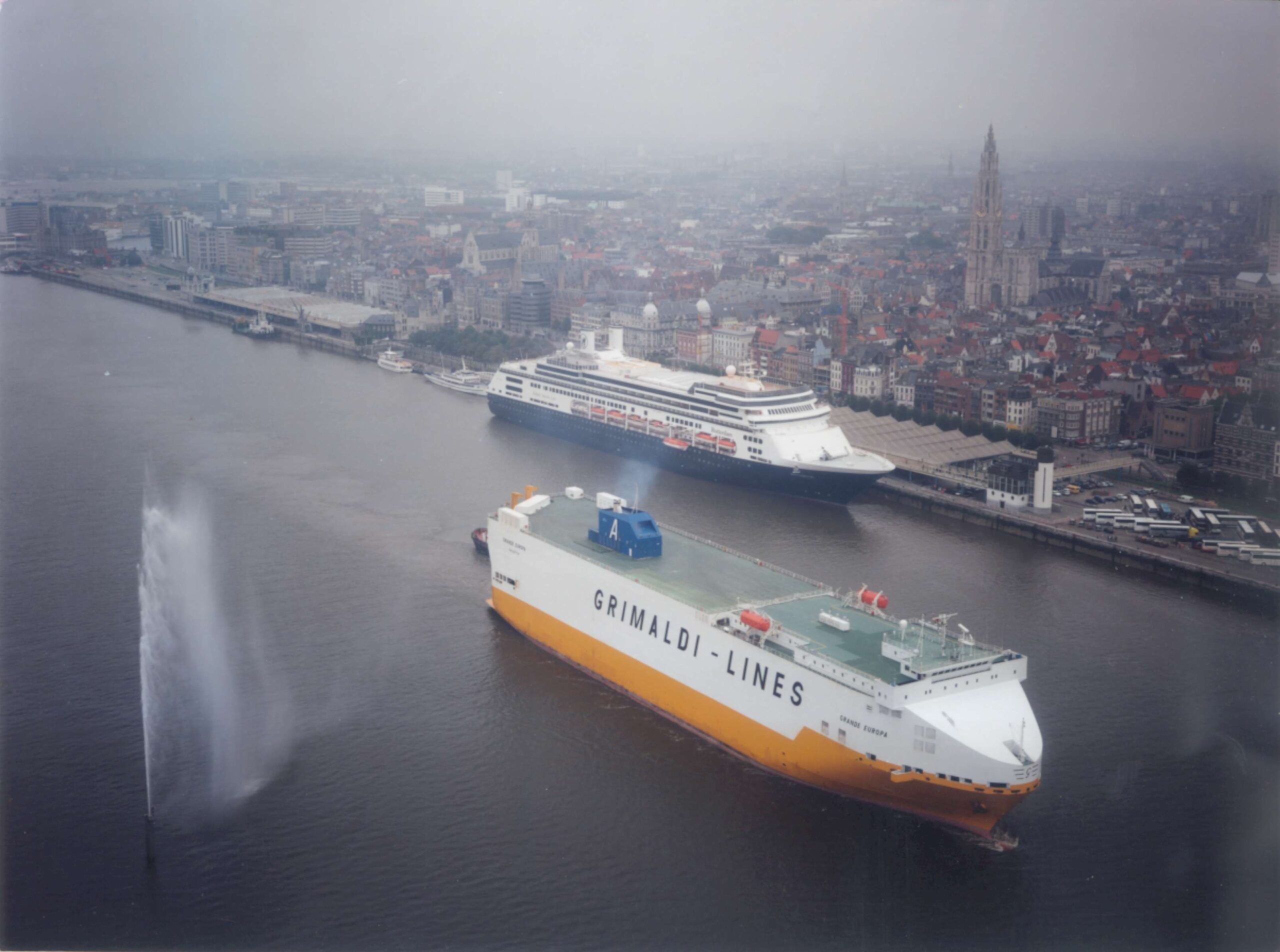 La crociera prende il cargo. Come  scoprire il mondo sulle navi merci