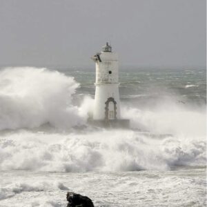 I fari illuminano la rotta per viaggiare  in un mare di storia del nostro Paese