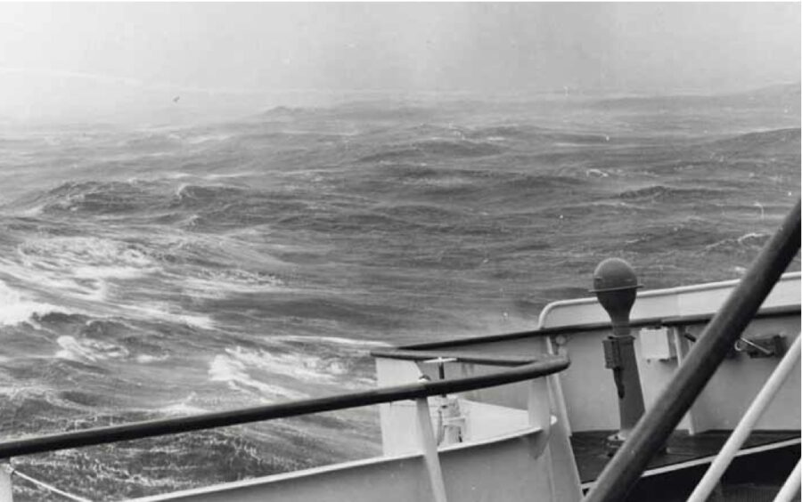 Onda anomala, un mostro alto 30 metri  che ha inghiottito oltre 200 navi