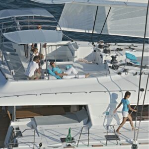 Lagoon 620, il grande catamarano  che fa grandissima la vacanza a vela