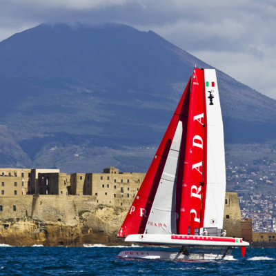 Luna Rossa Piranha s'illumina d'immenso  alle America’s Cup Wold Series di Napoli