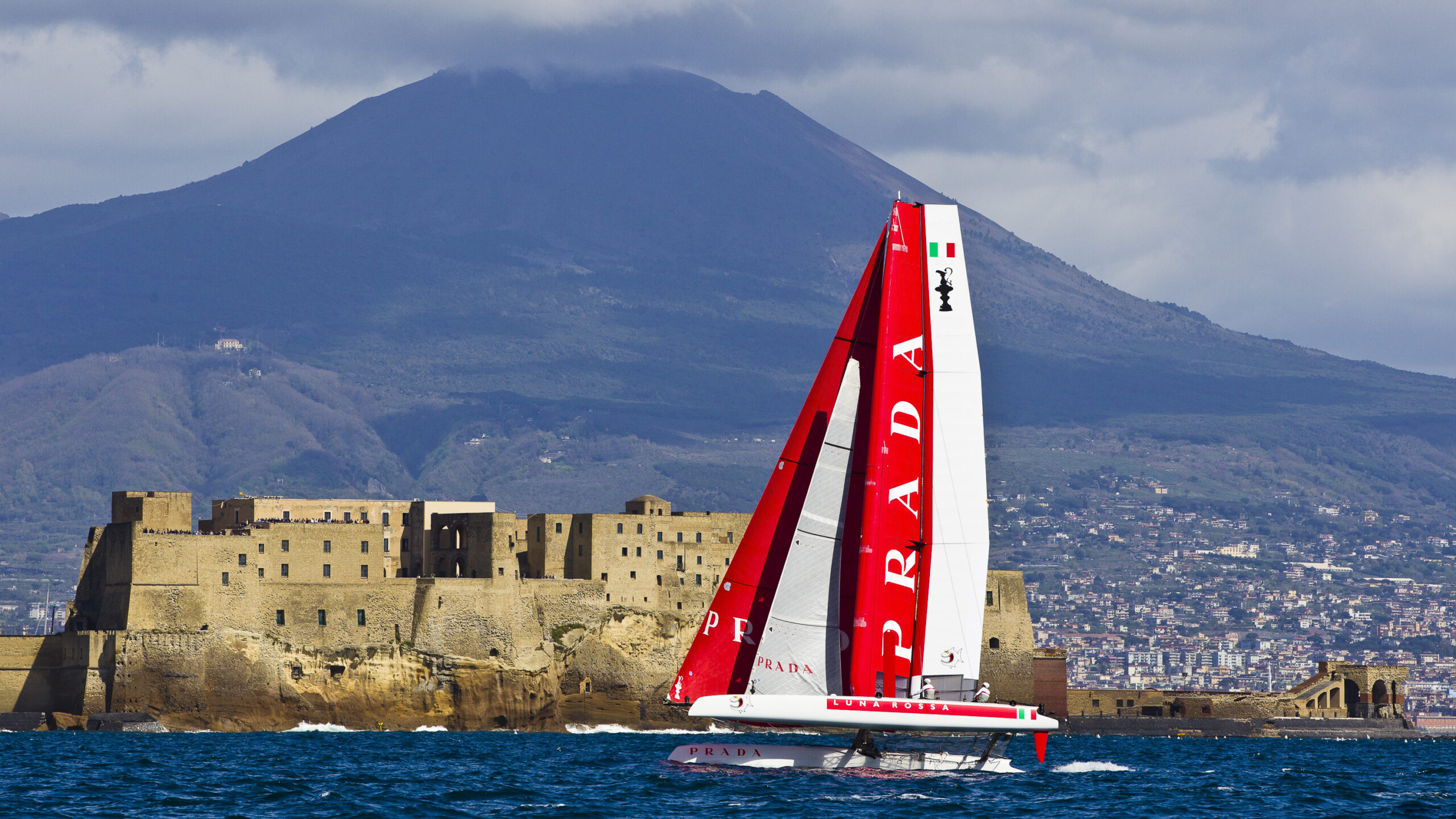 Luna Rossa Piranha s’illumina d’immenso  alle America’s Cup Wold Series di Napoli