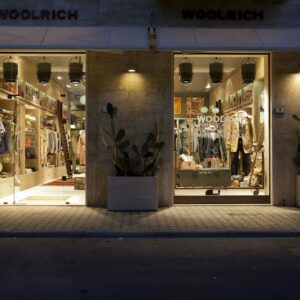 Woolrich Goods, a Forte dei Marmi   il “varo” del negozio pilota