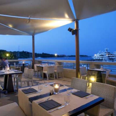 Aqua Lounge Bar & Restaurant,  Porto Cervo si dà appuntamento qui...