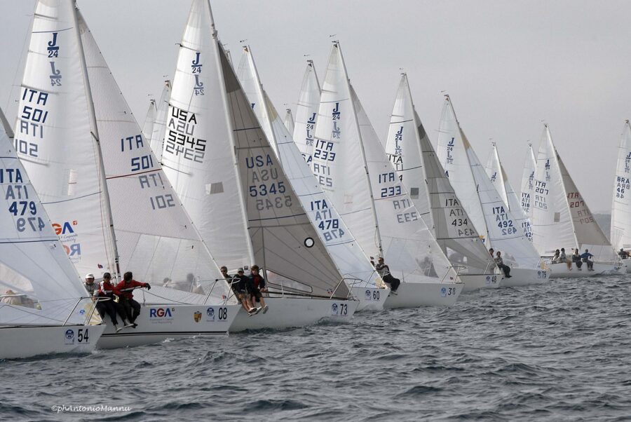 Campionati europei classe J24,  il Club nautico Arzachena salpa in testa...