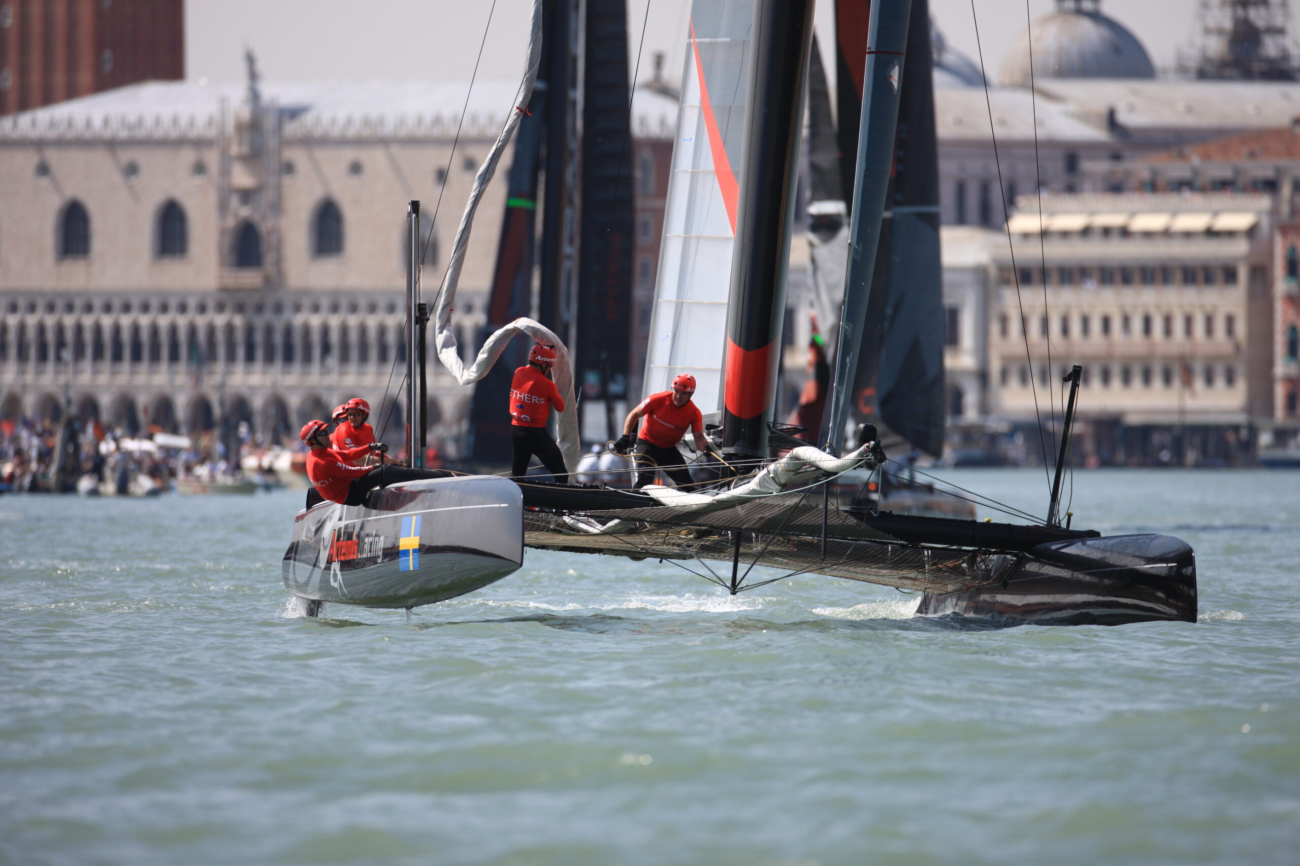 Ac World Series, Venezia applaude  l’impresa di Luna Rossa Piranha