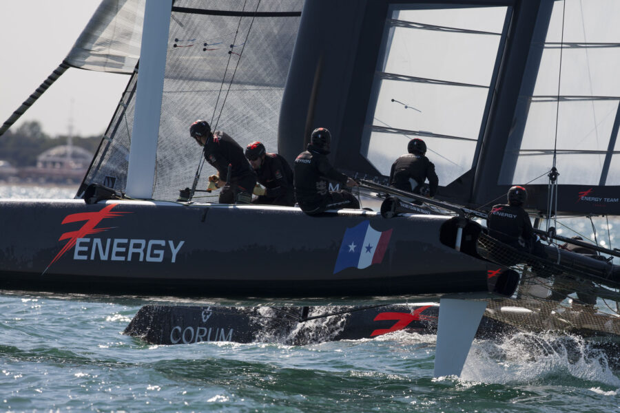 America's Cup World Series di Venezia,  il primo giorno è sotto il segno di Peyron