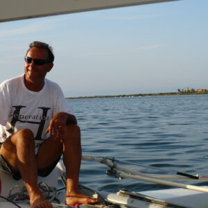 Simone, il meccanico che vi fa scoprire la Sicilia sui suoi catamarani