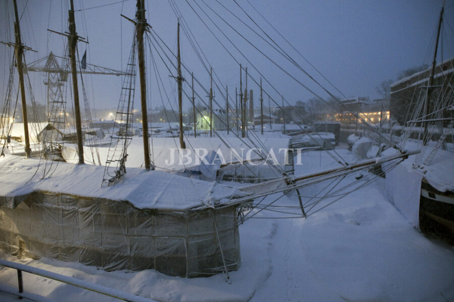 Un'antica fortezza difende  le barche che hanno fatto la storia