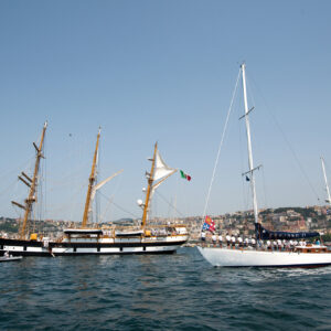 Le Vele d’Epoca a Napoli: più invecchiano,  più le signore del mare sono affascinanti