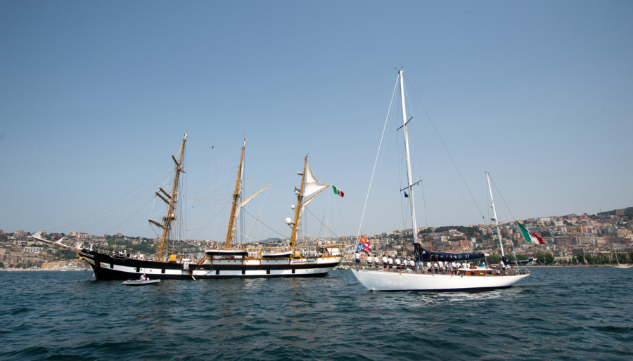Le Vele d'Epoca a Napoli: più invecchiano,  più le signore del mare sono affascinanti