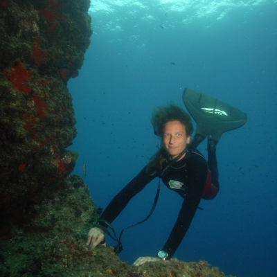 Bacio in apnea, a Zoagli miss e mister sub assistono all'assalto del record