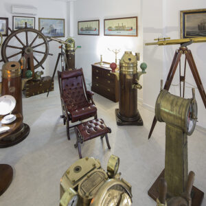 Il Corsaro che assalta le navi  per salvare oggetti d’arredo unici