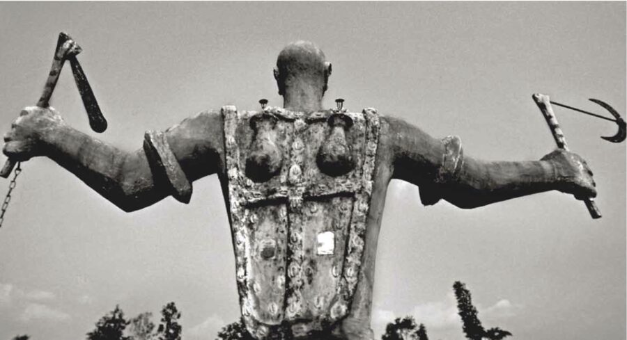 Costa degli schiavi, sbarco  al mercato di carne umana