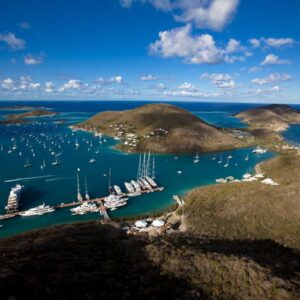 I cigni di Swan volano nel paradiso blu delle acque delle Isole Vergini