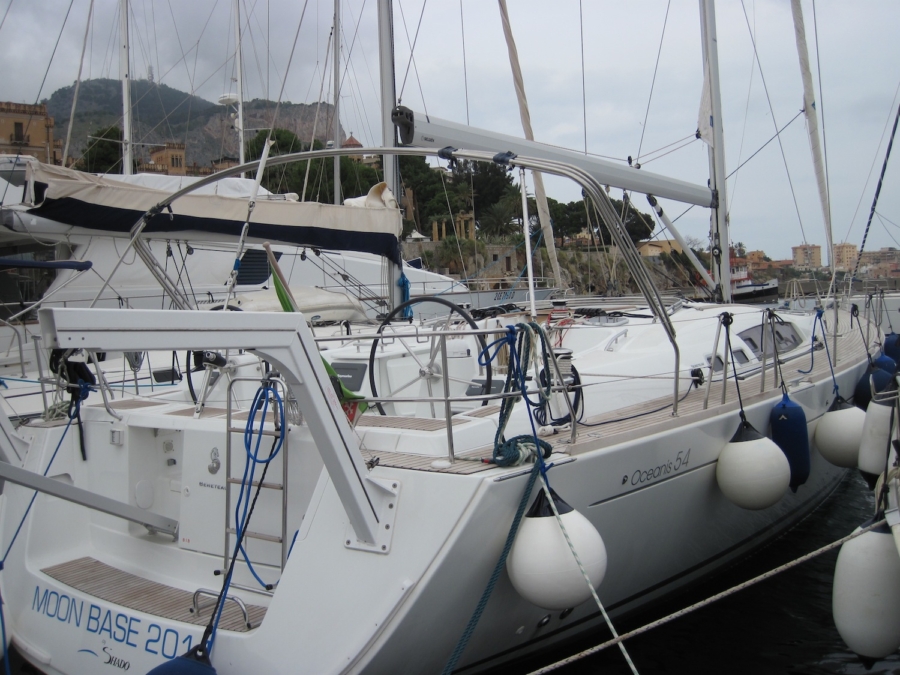 Eolie in barca a vela, con Shado   è come toccare la luna con un dito