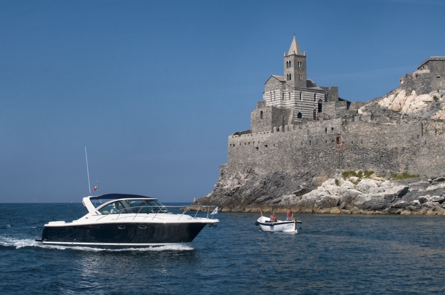 Tiara 3100 Coronet, la barca che taglia  i costi d'acquisto e manutenzione