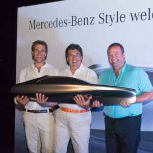 La stella Mercedes in mare indica  la rotta verso gli yacht più esclusivi