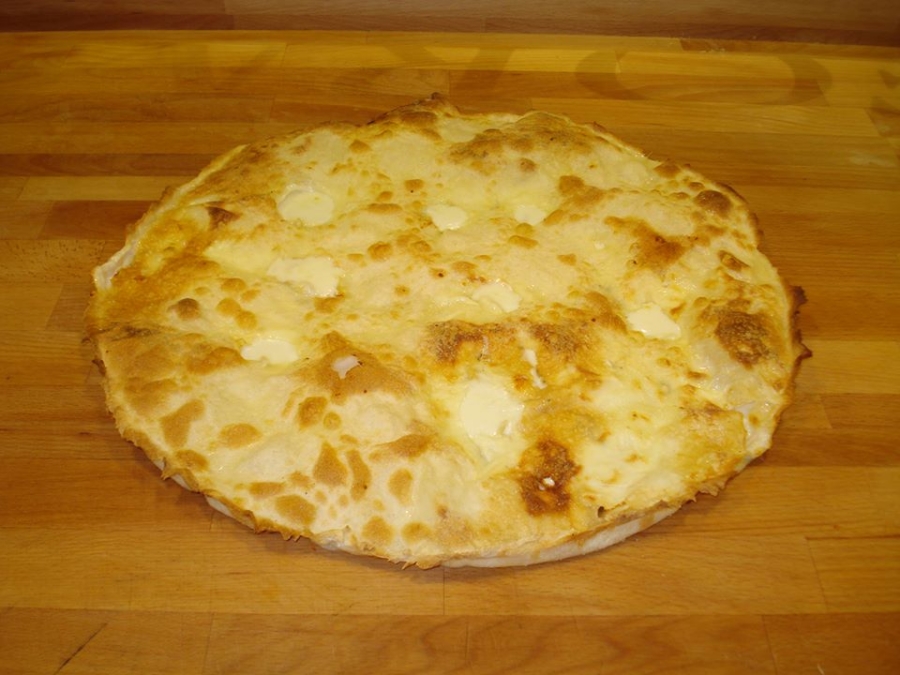 Focaccia genovese, la migliore è fatta  oggi come ai tempi delle Crociate