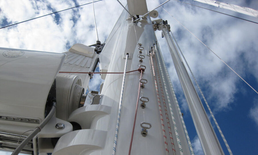 In mare le trecce sanno essere  più resistenti perfino che nelle favole