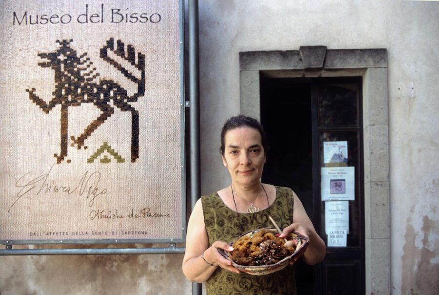 Seta di mare, la più preziosa è stata  tessuta coi filamenti di un mollusco