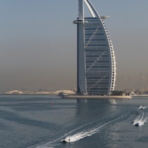 Mondiali offshore, il team Fazza vola  sotto la vela del Burj-Al-Arab