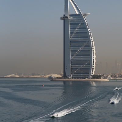 Mondiali offshore, il team Fazza vola  sotto la vela del Burj-Al-Arab