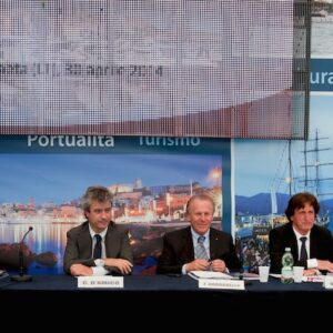 Il bilancio dell’Italia fa acqua  da tutte le parti ma non in mare…