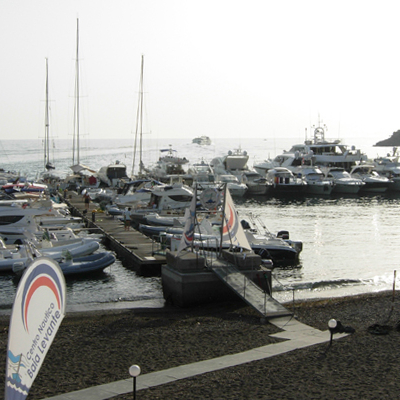 Baia Levante Marina, l'approdo sicuro  sotto la protezione di Vulcano