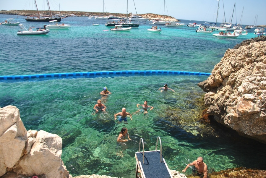 Isole Egadi, una rete di salvataggio  per tutelare i bagnanti dalle meduse