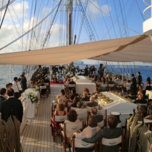 Matrimoni a gonfie vele? Basta farli  salpare a bordo di un antico veliero