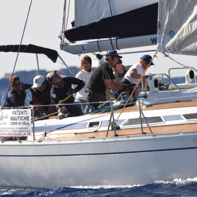 Andare a vela: alla scuola nautica di Genova vi svelano tutti i segreti