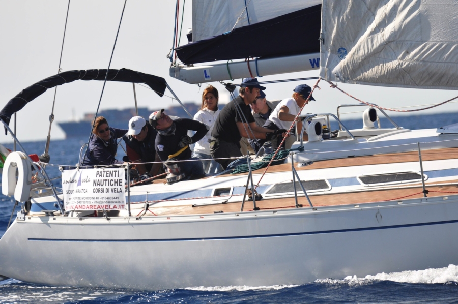 Andare a vela: alla scuola nautica di Genova vi svelano tutti i segreti