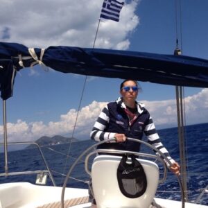 La studentessa skipper vi insegna  ad ammirare la Grecia dal mare