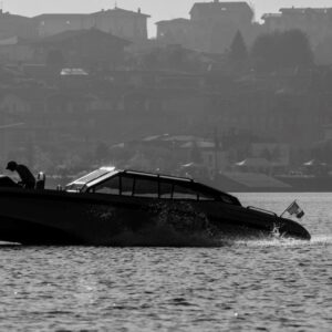 Venezia in pericolo per colpa di onde  e inquinamento: una barca la salverà?