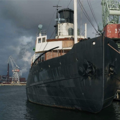 Il rompighiaccio che vi fa navigare   fra le distese gelate di 110 anni fa...