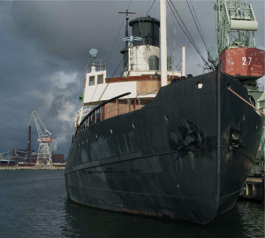 Il rompighiaccio che vi fa navigare   fra le distese gelate di 110 anni fa...