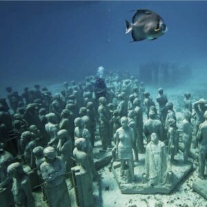 Fondali da sogno, ce n’è anche uno   abitato da centinaia di statue