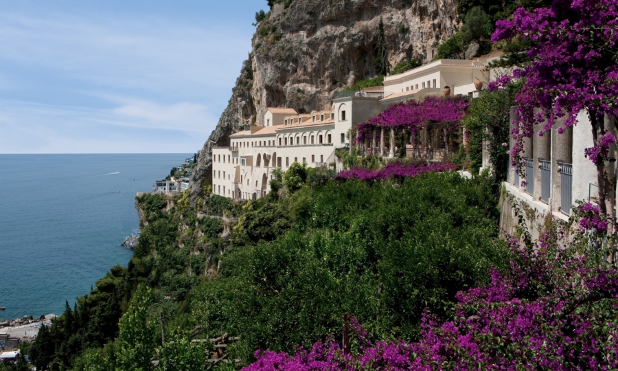Camera con vista su un mare da sogno?  Al Grand Hotel Convento d’Amalfi...