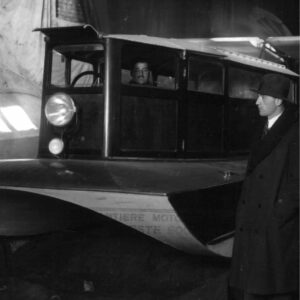 Slitta marina? Fu costruita con due  eliche, un motore d’aereo e un sogno