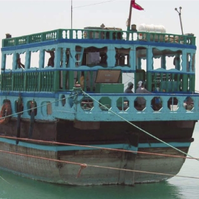 Dhow, le opere d'arte galleggianti  costruite in spiaggia senza progetti