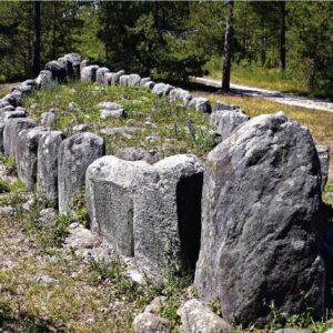 Navi di pietra, le tombe dei vichinghi  che navigavano verso l’altro mondo