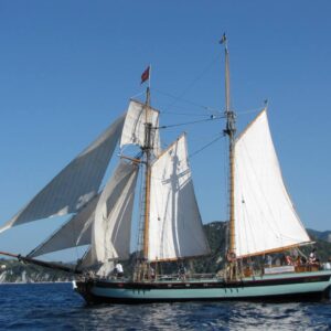 Il mare di ieri e di oggi racchiuso in una foto? Chi la scatta salpa in goletta