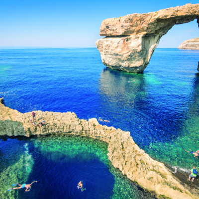Malta v'invita a scoprirla in barca,  con un jeep safari, con un beach party