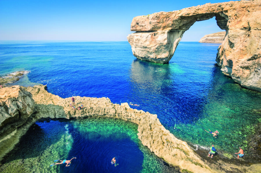 Malta v'invita a scoprirla in barca,  con un jeep safari, con un beach party