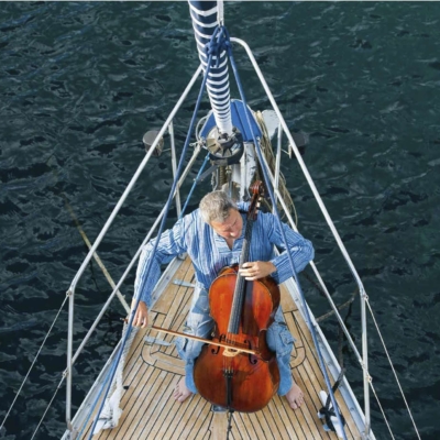 Roberto Soldatini, la libertà del mare  vissuta con l'inseparabile Stradivari
