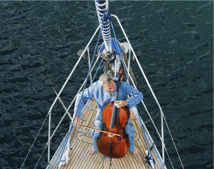 Roberto Soldatini, la libertà del mare  vissuta con l'inseparabile Stradivari