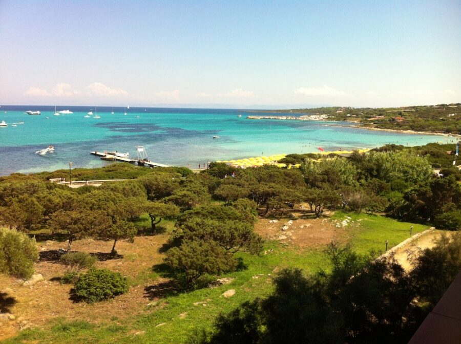 Affacciati alla finestra amare mio.  L'hotel si "tuffa" in acque da sogno