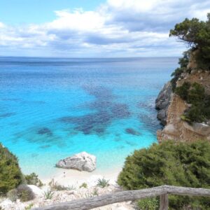 Sardegna, più è selvaggia più è bella:  Scopritelo a Cala Goloritzé, Cala Mariolu…